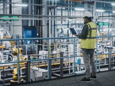 Digitalisation vs. Traditional Manufacturing