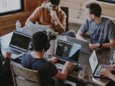 Building a Stronger Workforce With Smart Workplace Technology