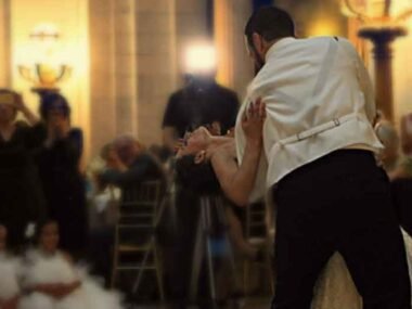 How-to-Personalize-Your-Wedding-Playlist