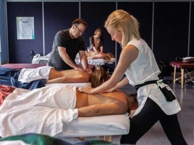 How to become a massage therapist