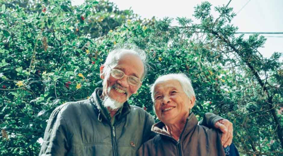 Creative-Ways-to-Connect-with-Older-Family-Members
