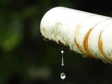 Dealing with Sudden Leaks and Pipe Problems at Home