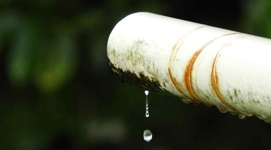 Dealing with Sudden Leaks and Pipe Problems at Home