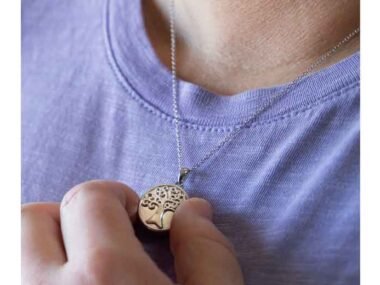 How to Choose a Pendant That Holds Ashes and Honors a Memory