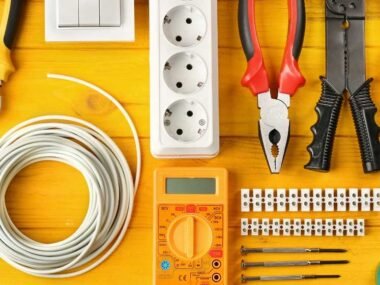 Necessary Tools That Are Required as an Electrician When Testing Voltage