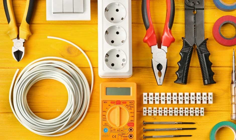 Necessary Tools That Are Required as an Electrician When Testing Voltage