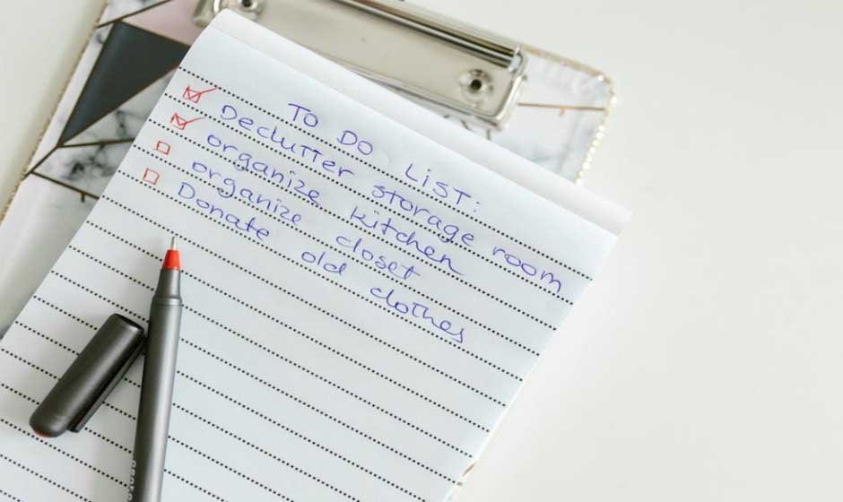 Simple-Decluttering-Strategies-That-Actually-Work-for-Busy-Households