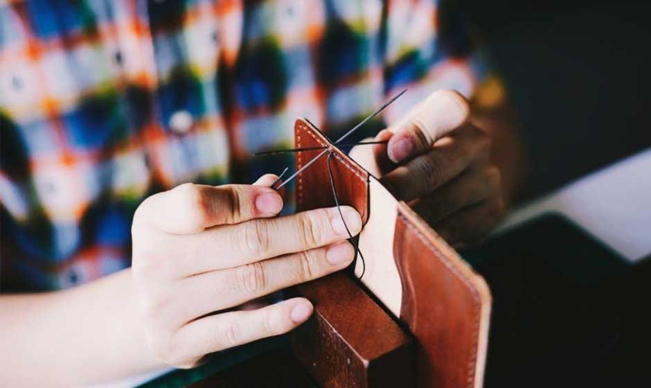 How-to-Make-Smart-Choices-When-Shopping-for-Timeless-Leather-Essentials