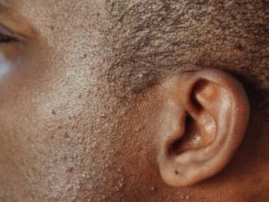 Signs-You-Should-Pay-Attention-to-for-Better-Hearing-Health