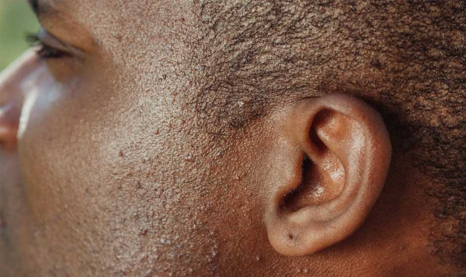 Signs-You-Should-Pay-Attention-to-for-Better-Hearing-Health