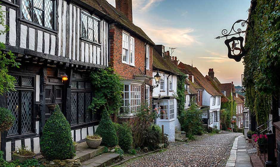 Top Places to Visit on a Road Trip from London