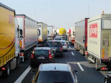 What are the Key Differences Between Truck Accidents and Car Accidents