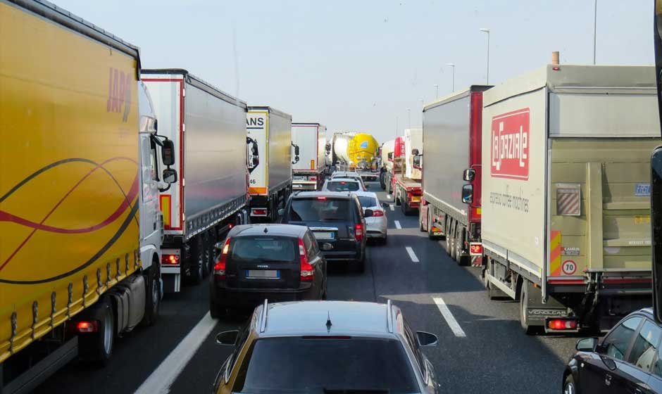 What are the Key Differences Between Truck Accidents and Car Accidents