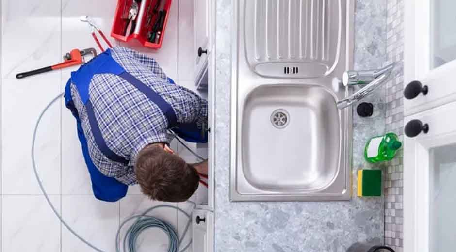 How-Professionals-Handle-Stubborn-Clogs-with-Advanced-Drain-Cleaning-in-Houston