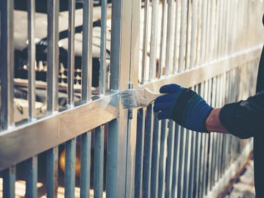 How To Maintain Your Outdoor Fence and Deck Year-Round