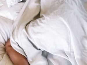 How-to-Get-a-Good-Night’s-Sleep-While-Traveling
