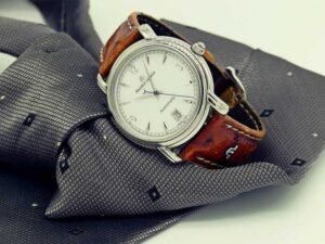 The-Differences-Between-Automatic-and-Manual-Wind-Watches-Explained