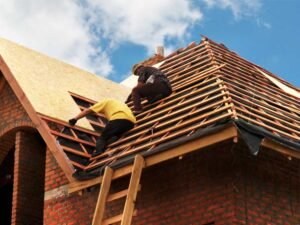 Why Hiring Licensed and Bonded Roofing Experts Protects Your Home Investment