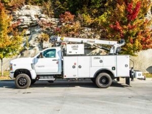 7 Ways Custom Service Trucks Enhance On-Site Job Performance