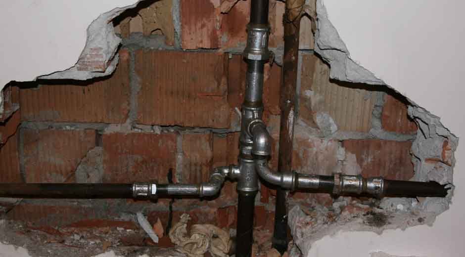 Why San Antonio Plumbers Want Homeowners to Know About Aging Pipe Systems