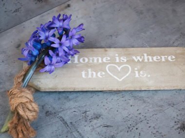 Enhancing-Home-Decor-with-Personalized-Wooden-Signage