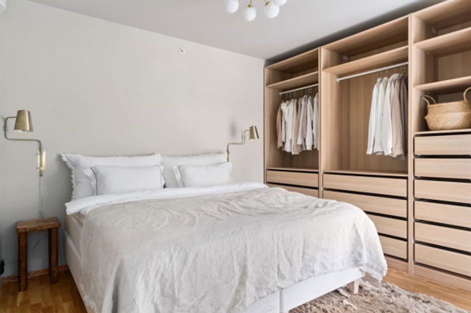 Open vs. Closed Modern Wardrobes