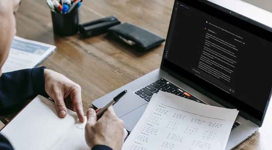 Top 4 Ways an AI PDF Reader Can Enhance Your Document Management