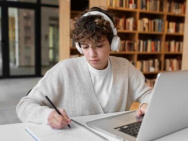 6 Ways Virtual Classrooms Build Independence in Preteens