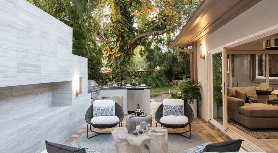 Enhancing Outdoor Living With Stylish Patio Enclosures