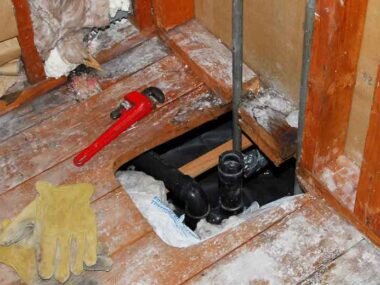 How-Do-Seasonal-Storms-in-Arlington-Worsen-Washroom-Pipe-Leaks