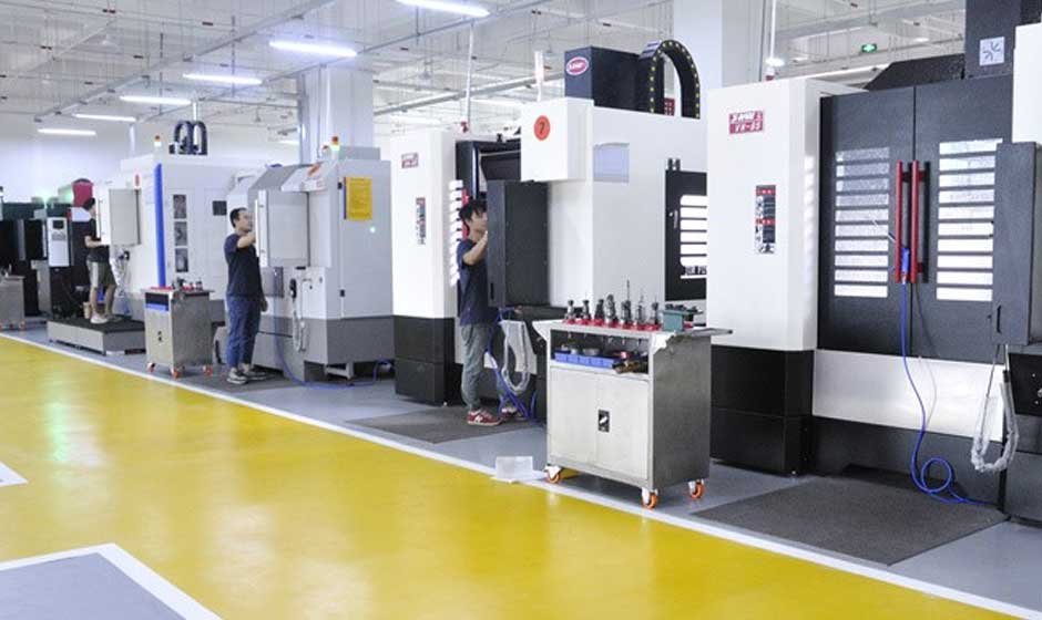 Smart Ways CNC Machines Improve Factory Efficiency