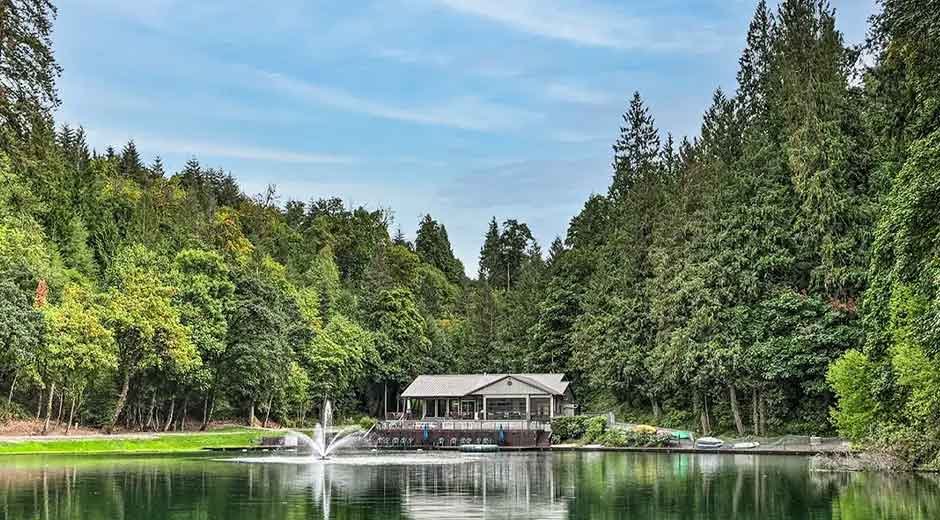 Understanding-Seasonal-Pricing-When-to-Book-Your-Beachfront-Rental