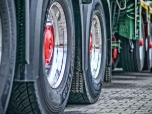 An-In-Depth-Look-at-DIY-Repair-Manuals-for-Heavy-Truck-Enthusiasts