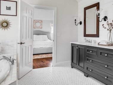 Bathroom-Organization-Tips-for-a-Clutter-Free-Space