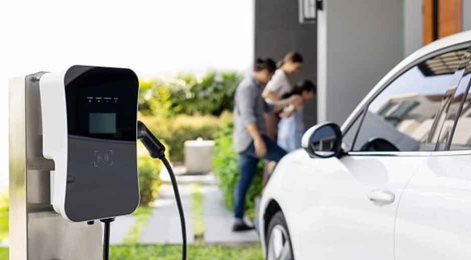 How-Residential-Electricians-Install-&-Service-EV-Charging-Stations