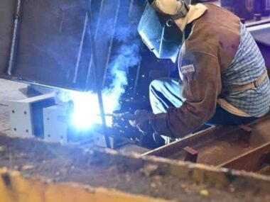 Why More Construction Companies Are Renting Welders Instead of Buying Them