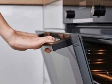 Why Your Oven Door Won’t Close Properly (And How to Fix It)