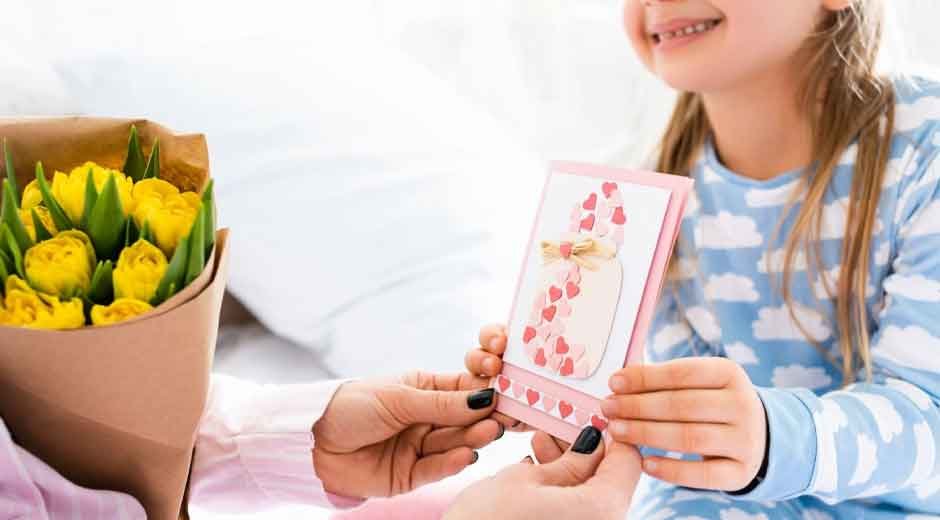 How to Pick Greeting Cards When You're Not Good at Being Sentimental