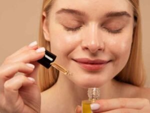 Retinol 101: How Retinol Works and What You Need to Know Before Using It