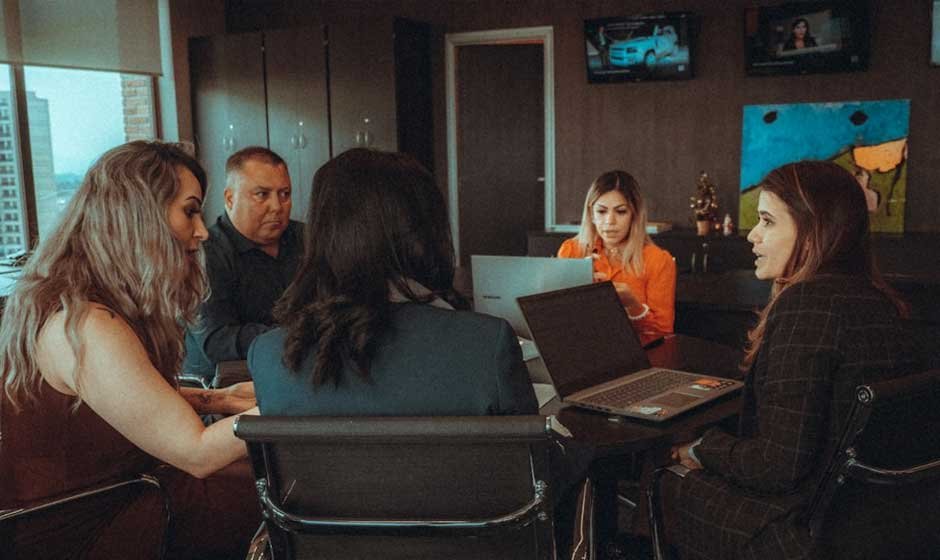 Strategies-for-Evaluating-and-Selecting-the-Right-Vendor-Responses