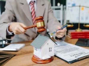 The Role of Real Estate Lawyers in Home Purchases: What Buyers Need to Expect