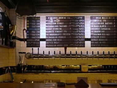 Enhancing-Your-Taproom's-Ambiance-with-a-Long-Draw-Beer-System