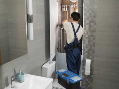 Recognizing-the-Signs-That-You-Need-a-Professional-Plumber