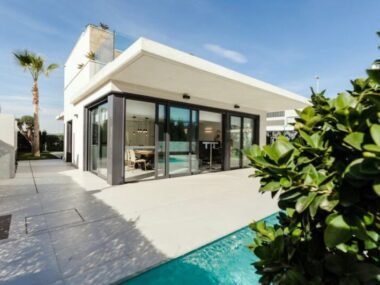 understanding-the-unique-risks-of-luxury-home-reno-1