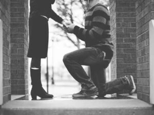 5 Romantic Jewelry Ideas That Elevate Your Proposal